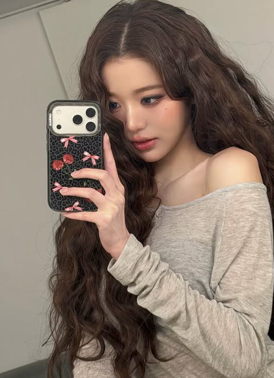 “A Real-Life Doll?” The Shocking Identity of Wonyoung Jang’s High-End Styling?