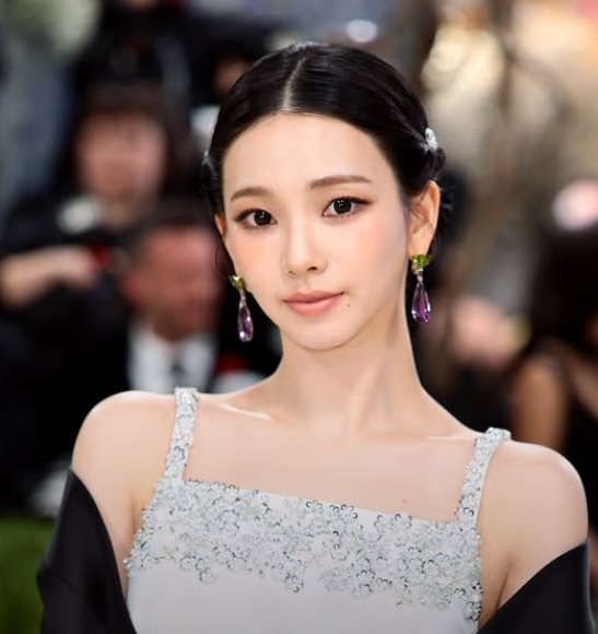 “Silver Goddess in NYC?” The Shocking Met Gala Debut of aespa Karina